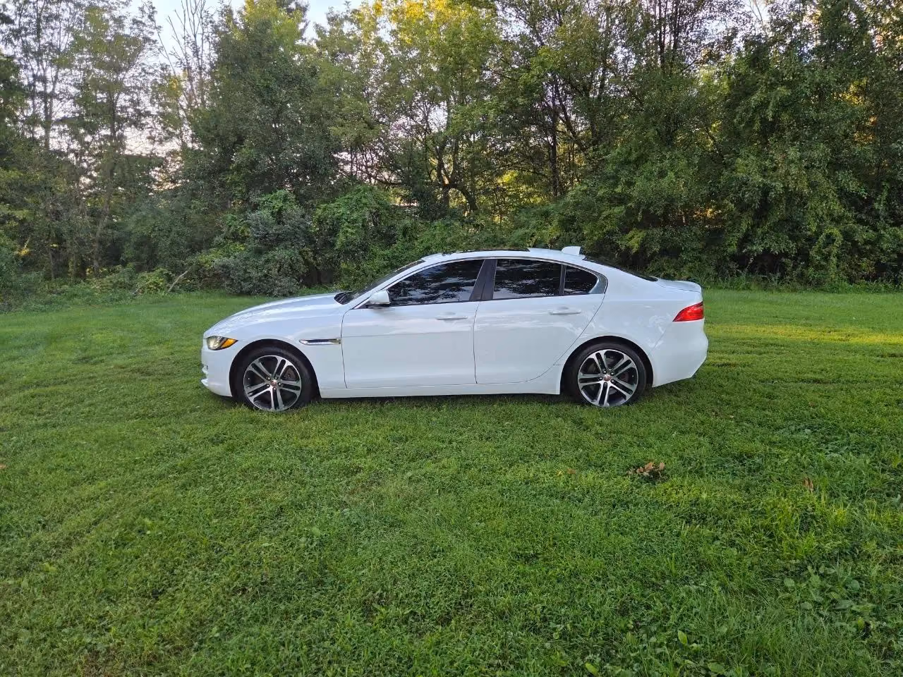 2017 Jaguar XE — photo 7 of 31