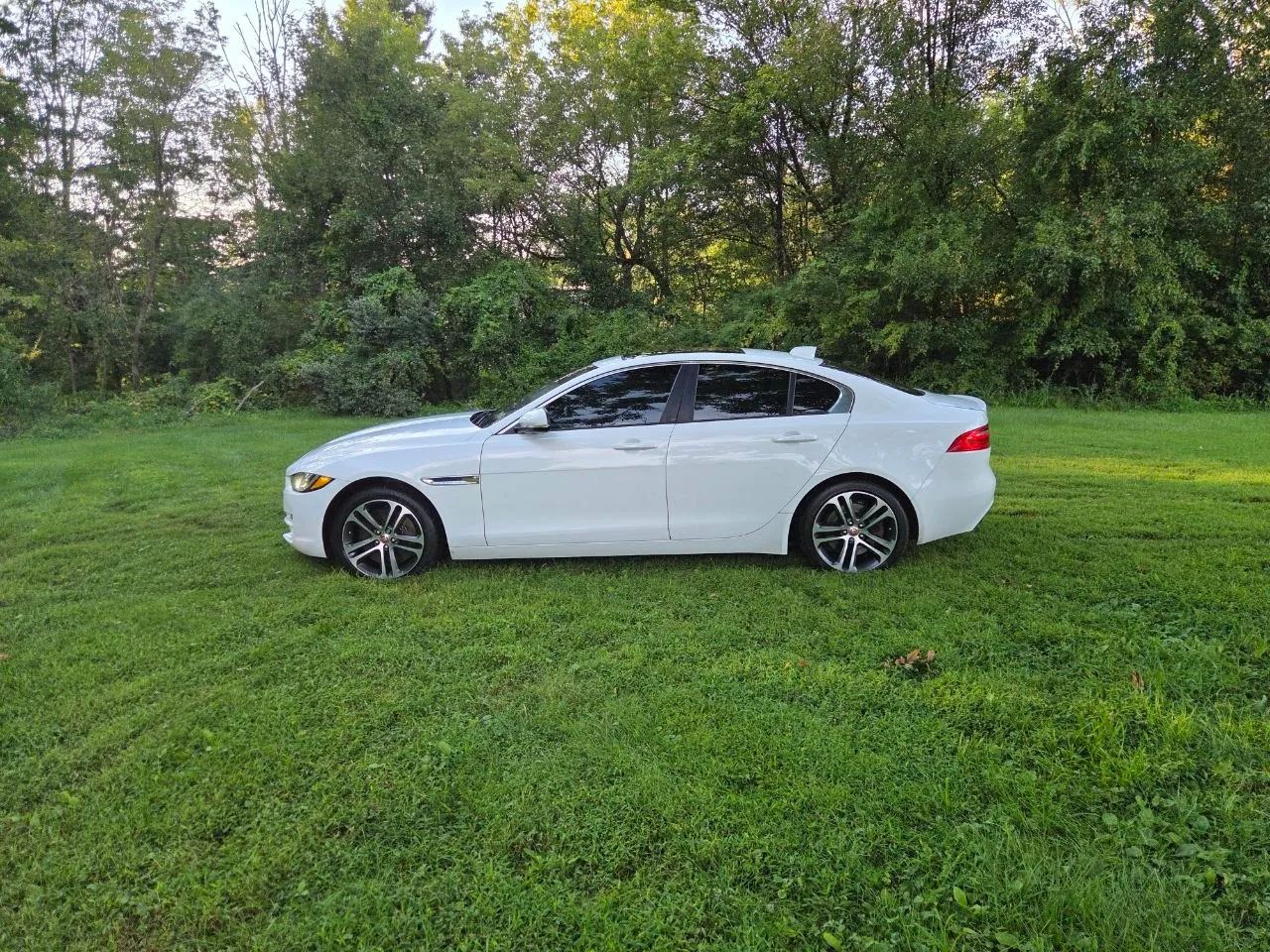2017 Jaguar XE — photo 7 of 31