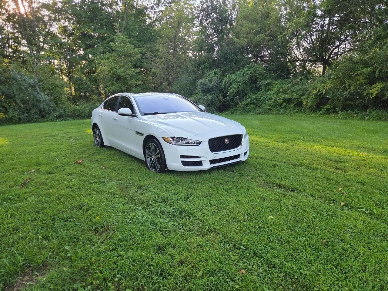 2017 Jaguar XE — photo 9 of 31