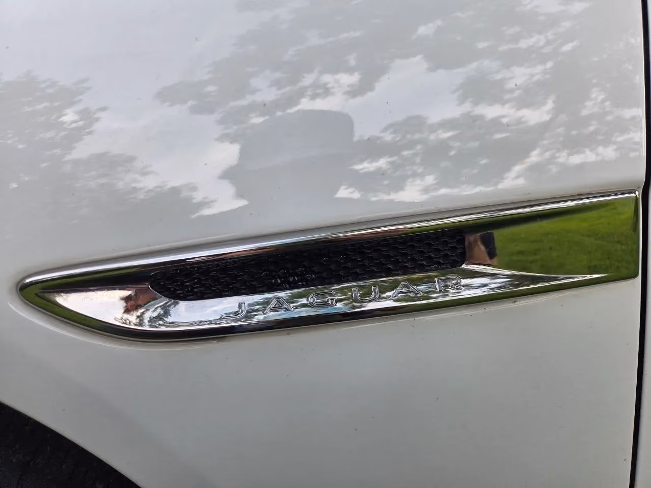 2017 Jaguar XE — photo 29 of 31