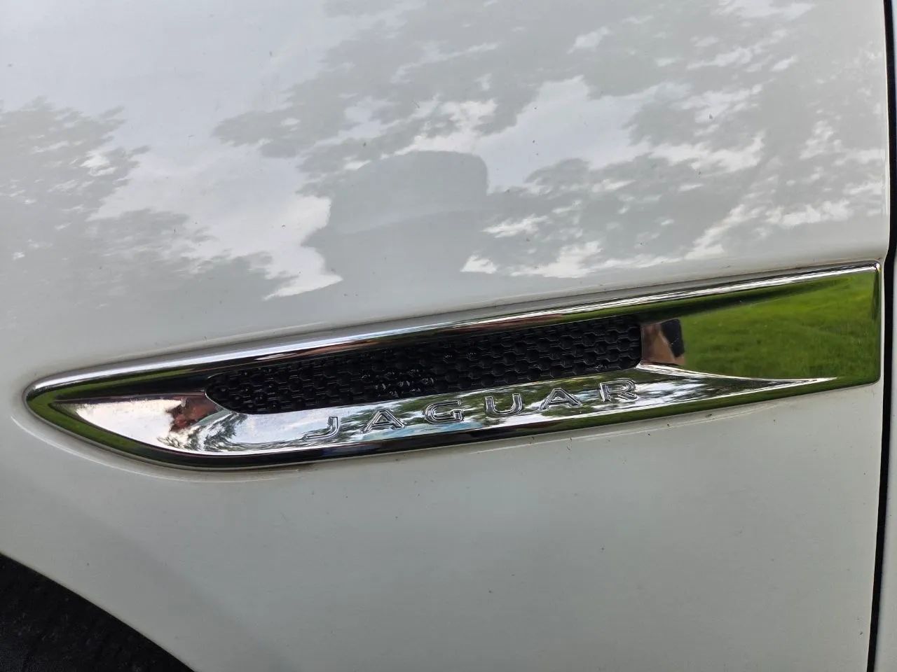 2017 Jaguar XE — photo 29 of 31