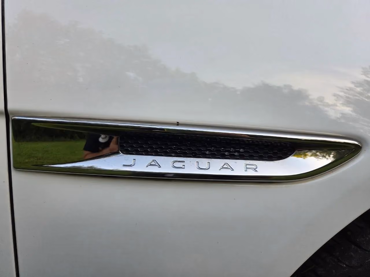 2017 Jaguar XE — photo 30 of 31