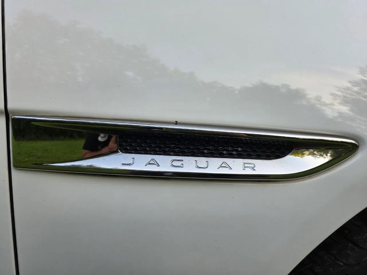 2017 Jaguar XE — photo 30 of 31
