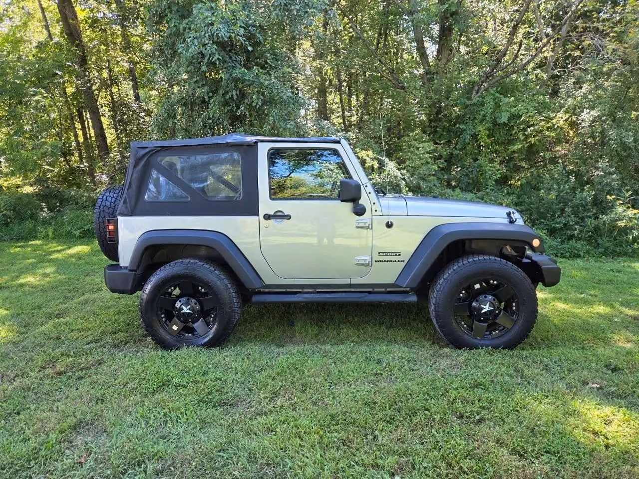 2013 Jeep Wrangler — photo 3 of 28