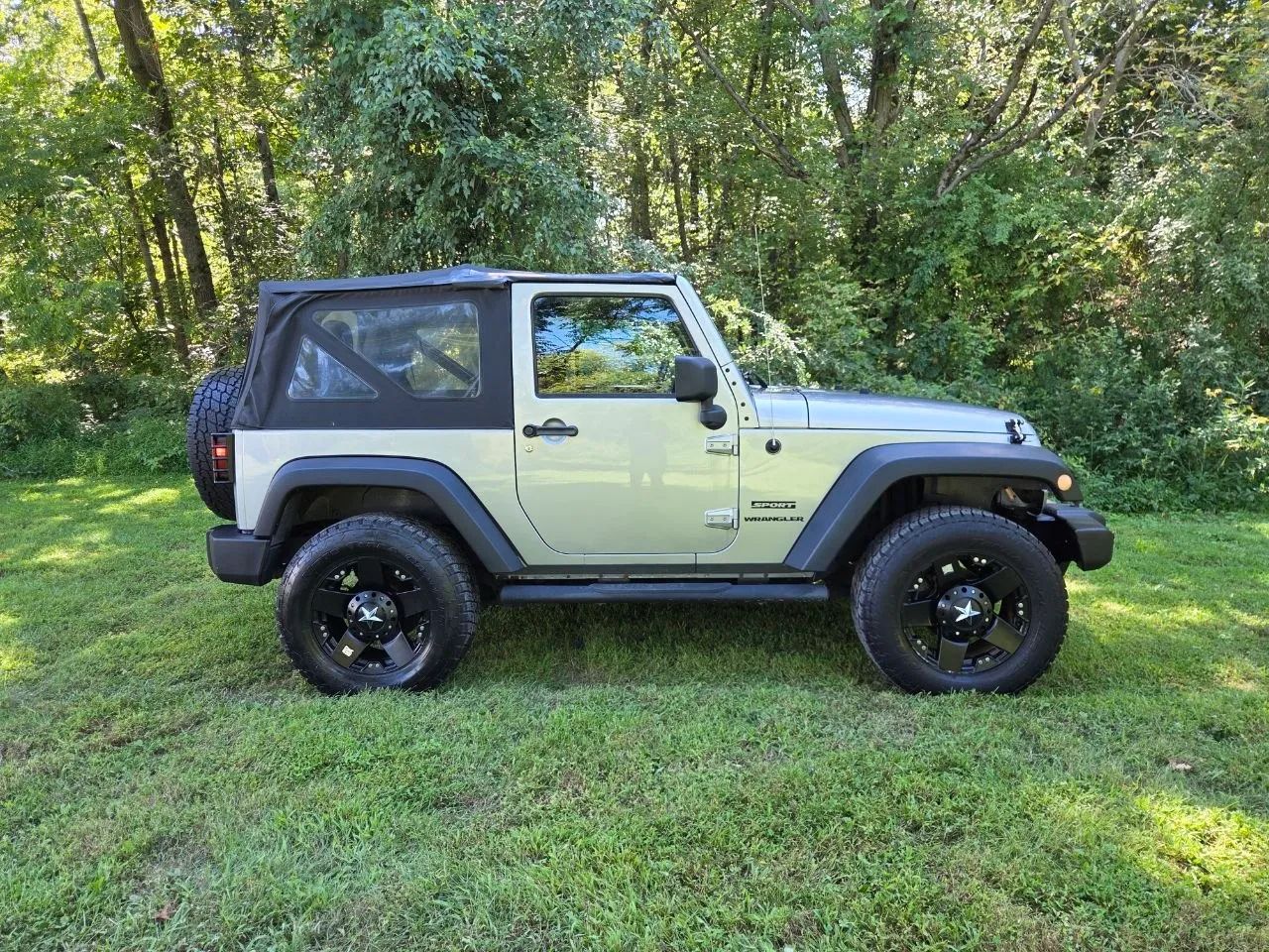 2013 Jeep Wrangler — photo 3 of 28