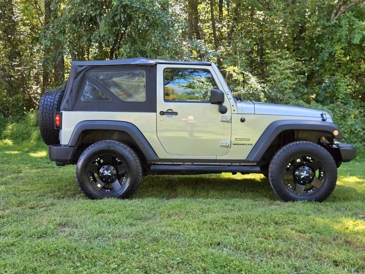 2013 Jeep Wrangler — photo 4 of 28