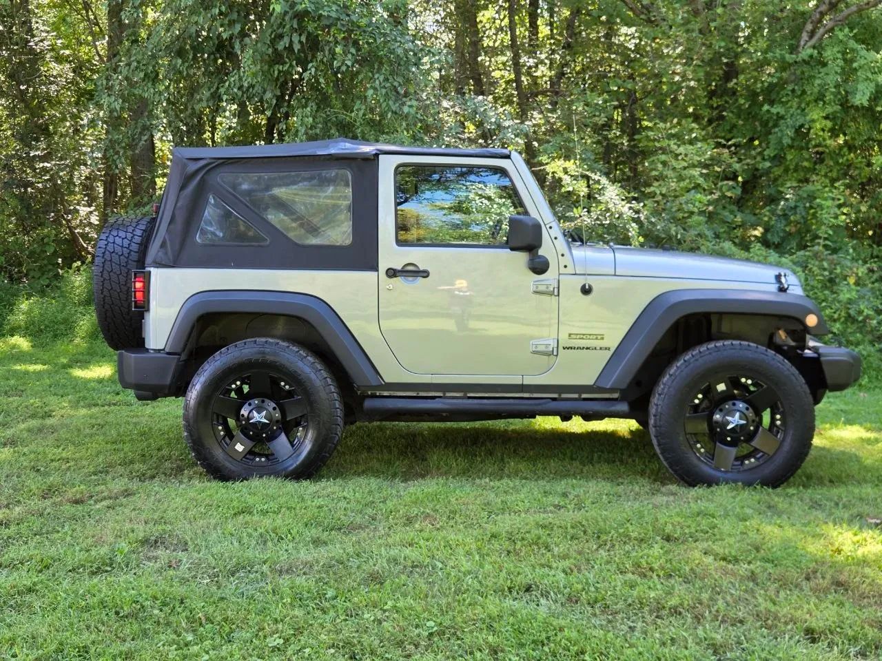 2013 Jeep Wrangler — photo 4 of 28