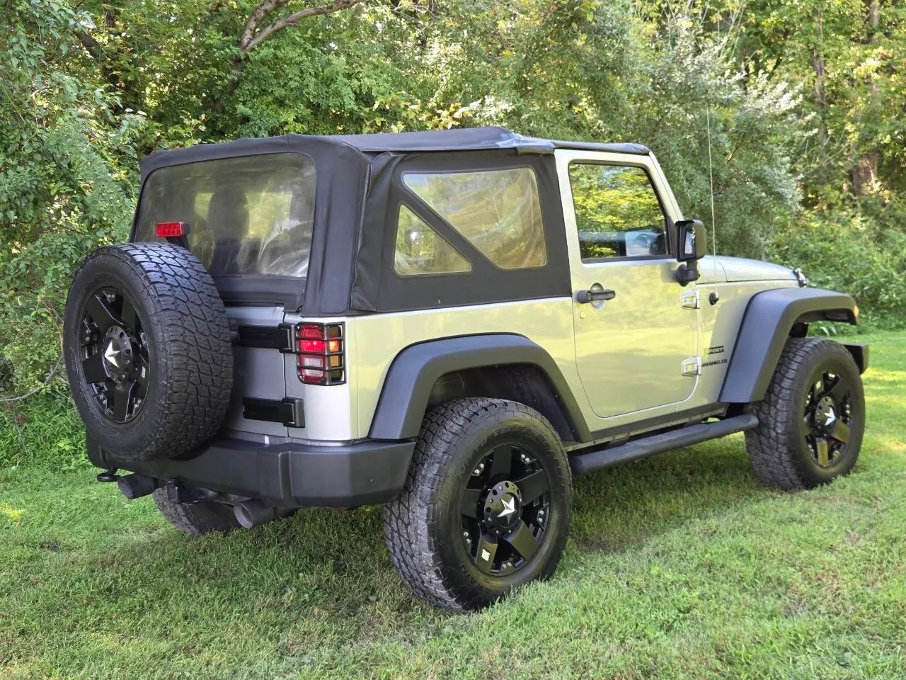 2013 Jeep Wrangler — photo 12 of 28