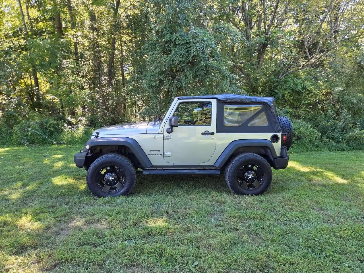 2013 Jeep Wrangler — photo 14 of 28