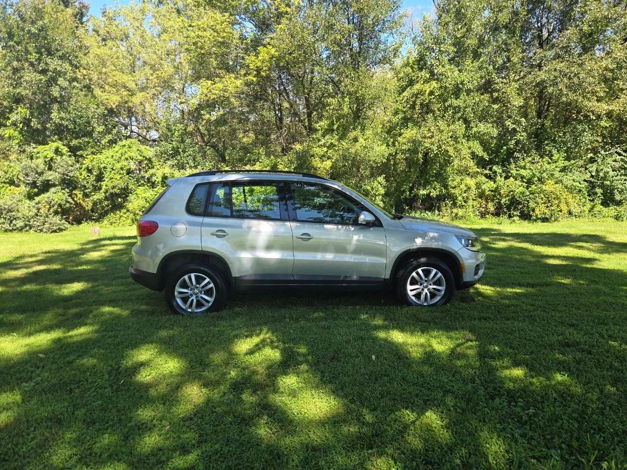 2015 Volkswagen Tiguan — photo 1 of 44