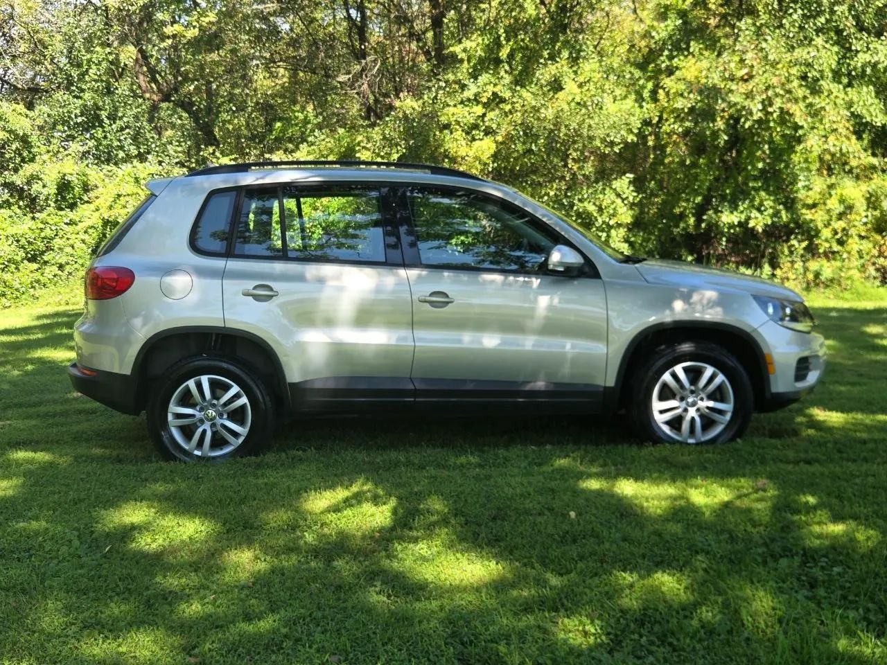 2015 Volkswagen Tiguan — photo 9 of 44