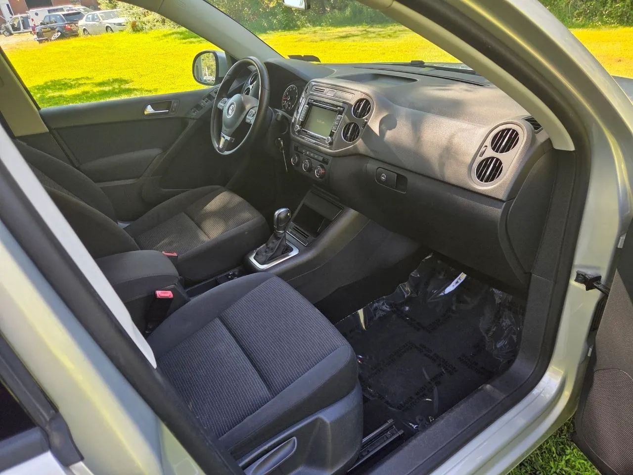 2015 Volkswagen Tiguan — photo 23 of 44