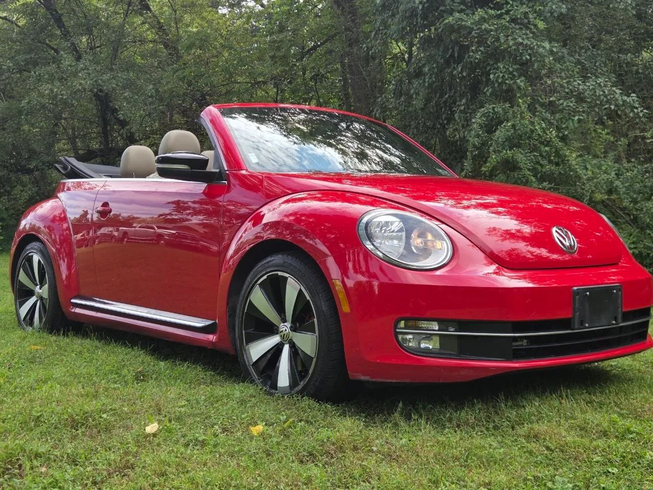 2013 Volkswagen Beetle — photo 4 of 45