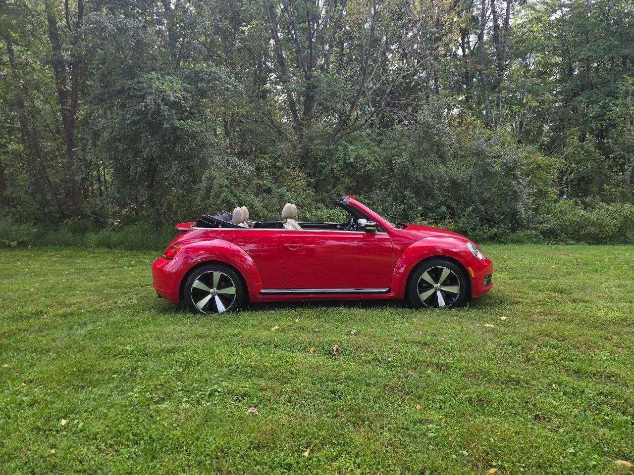2013 Volkswagen Beetle — photo 8 of 45