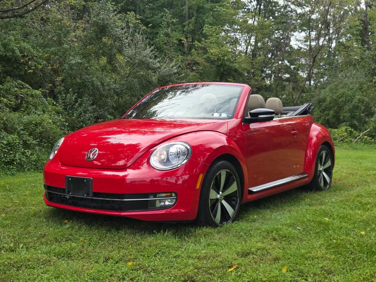 2013 Volkswagen Beetle — photo 1 of 45