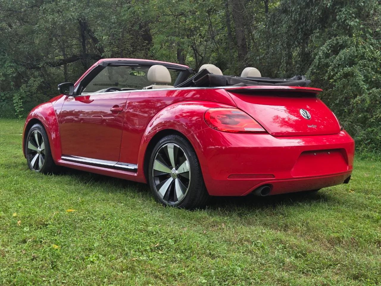 2013 Volkswagen Beetle — photo 12 of 45