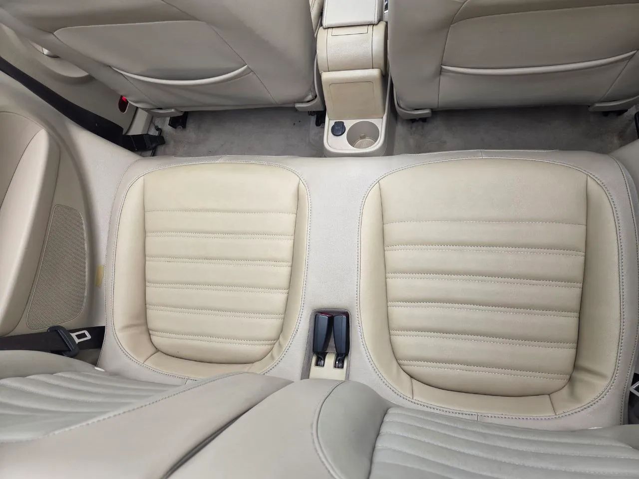 2013 Volkswagen Beetle — photo 38 of 45