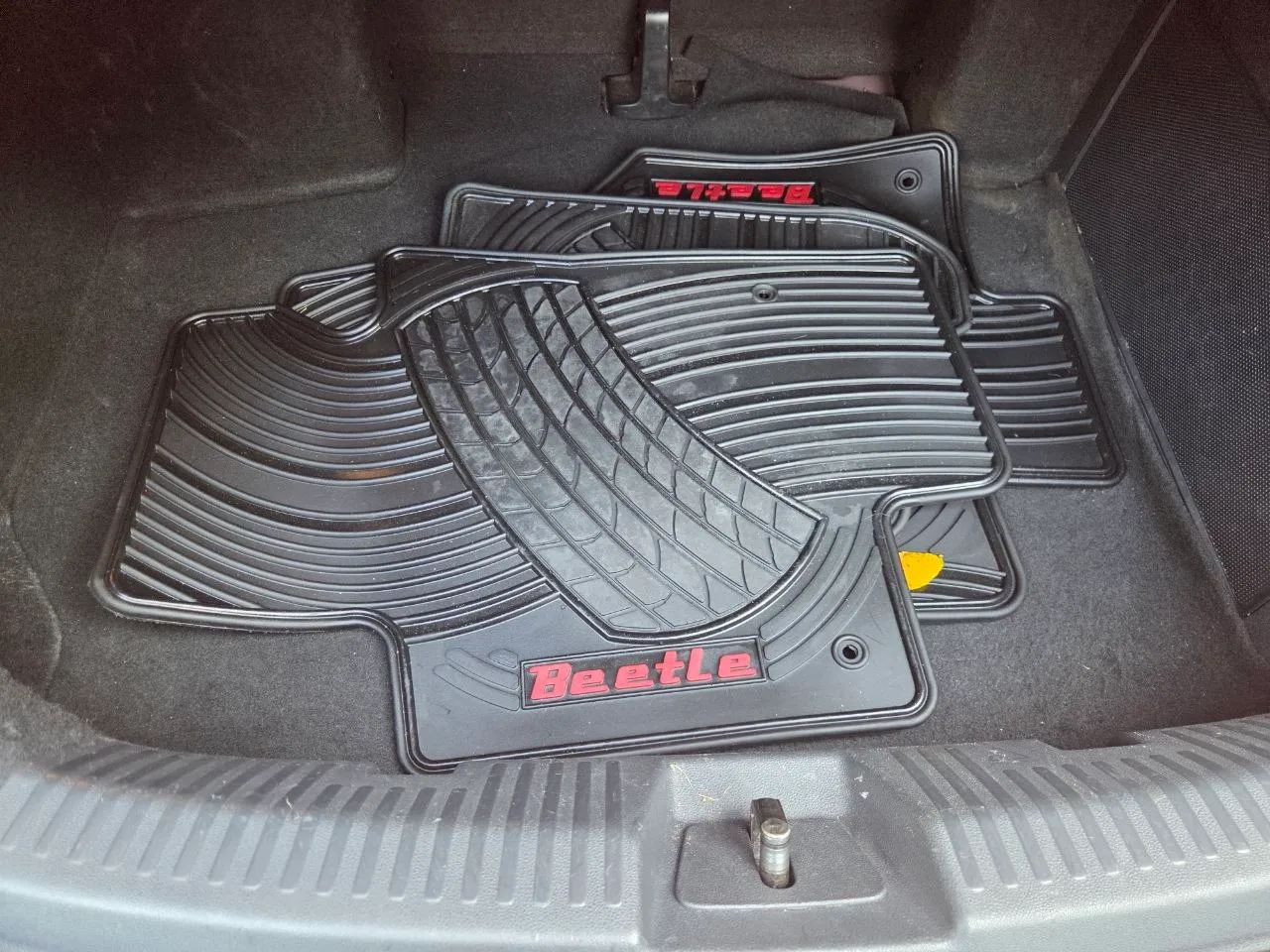 2013 Volkswagen Beetle — photo 43 of 45