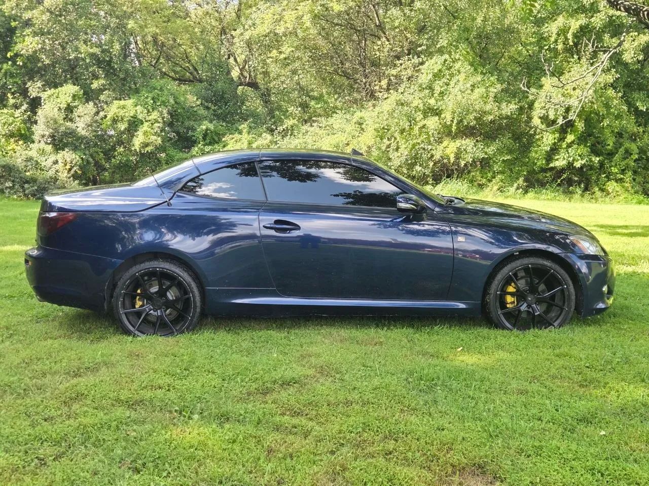 2011 Lexus IS — photo 2 of 26
