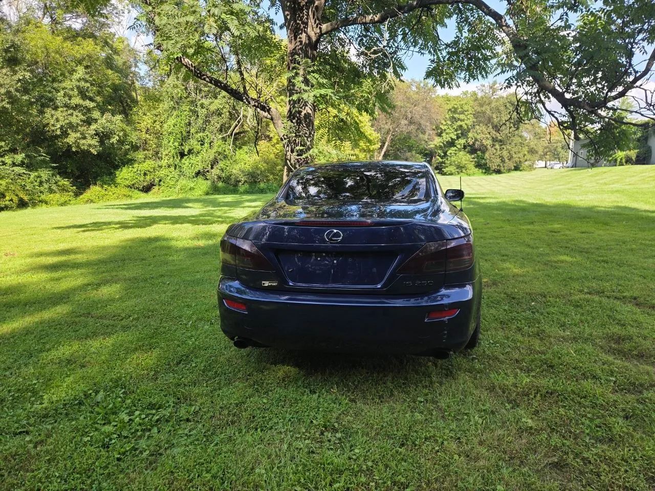 2011 Lexus IS — photo 7 of 26