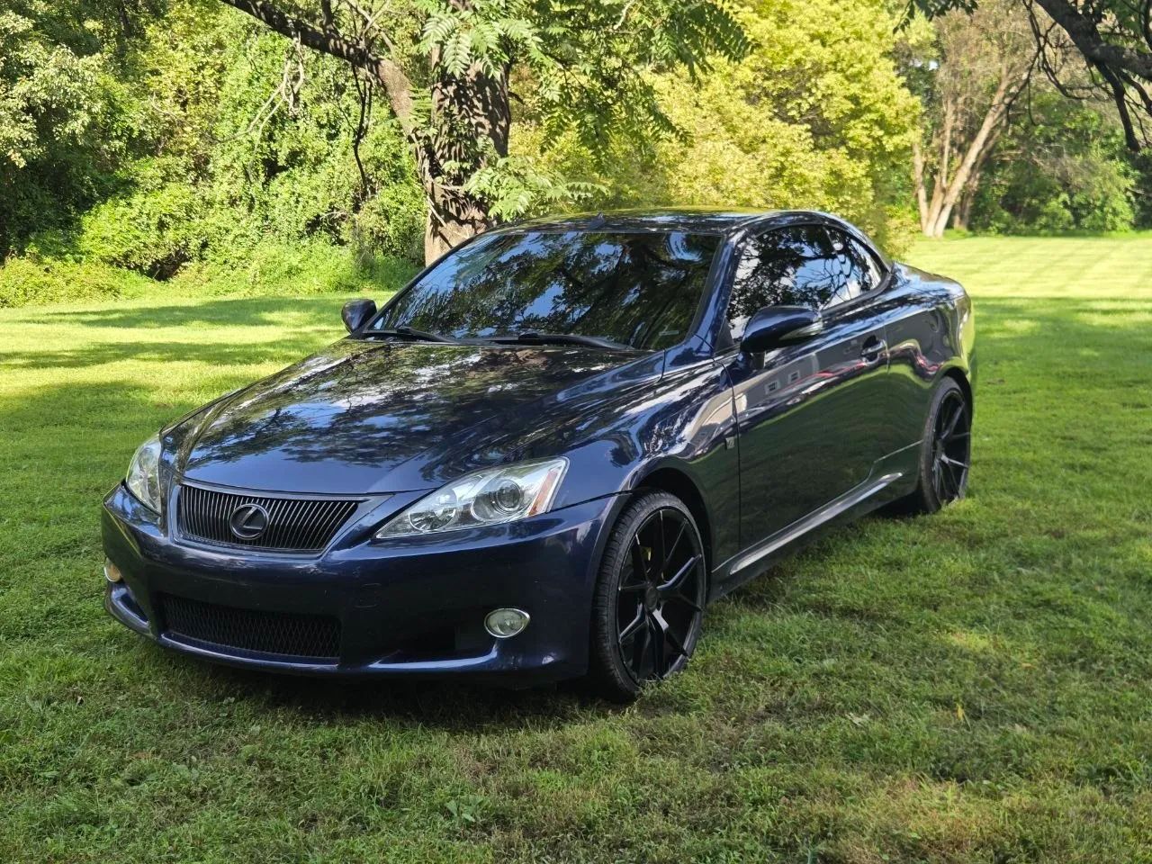 2011 Lexus IS — photo 14 of 26