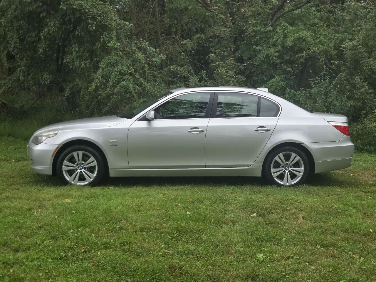2010 BMW 5 Series — photo 3 of 30