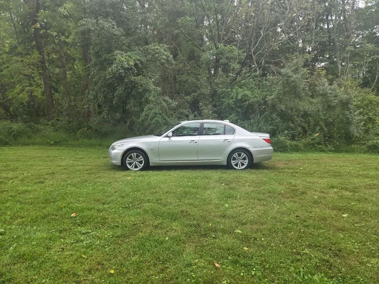 2010 BMW 5 Series — photo 4 of 30