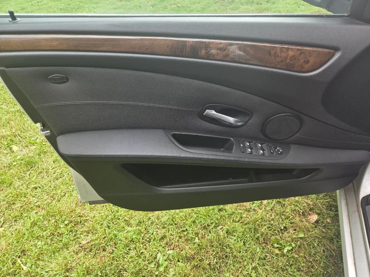 2010 BMW 5 Series — photo 22 of 30