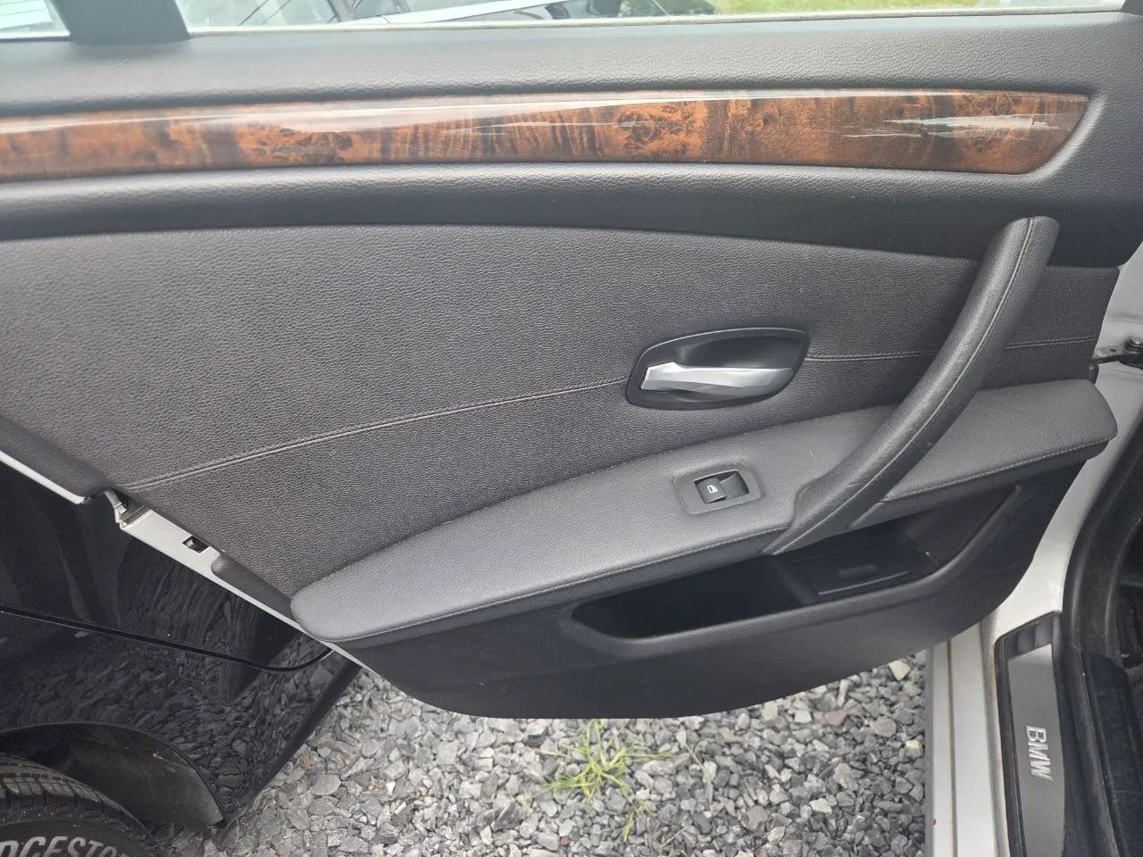 2010 BMW 5 Series — photo 25 of 30
