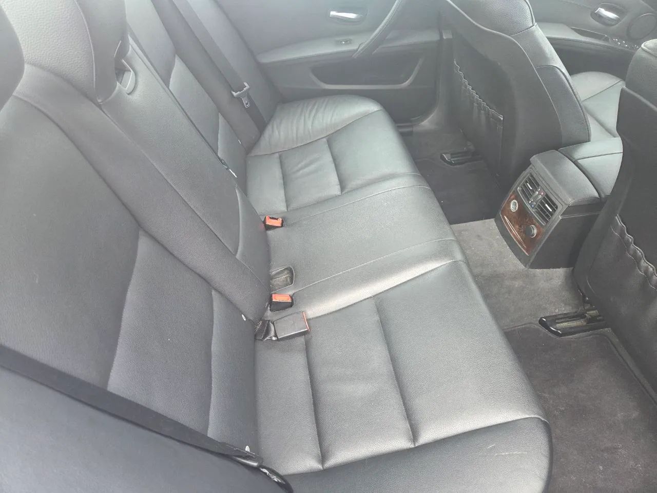 2010 BMW 5 Series — photo 26 of 30