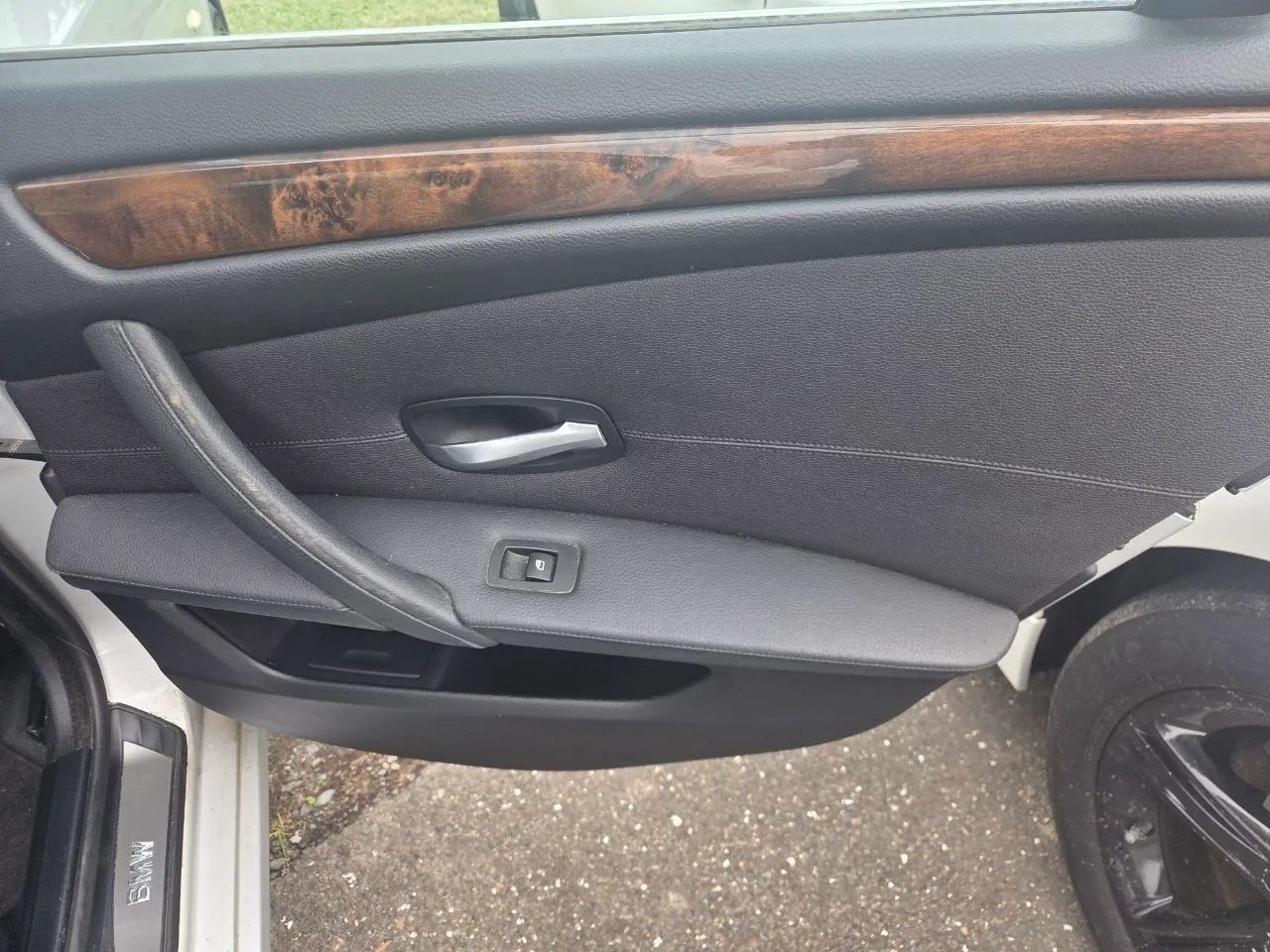 2010 BMW 5 Series — photo 27 of 30