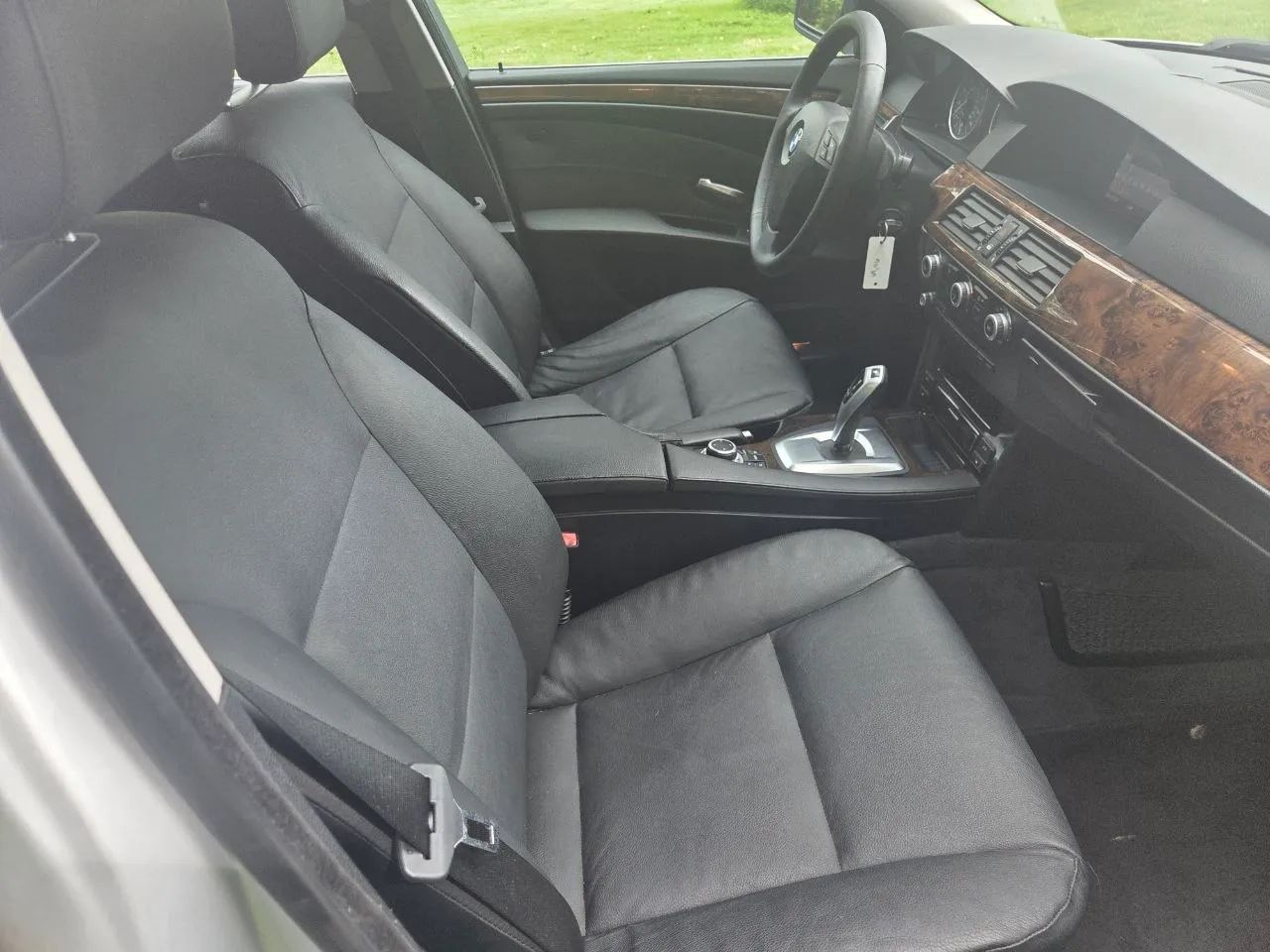 2010 BMW 5 Series — photo 23 of 30