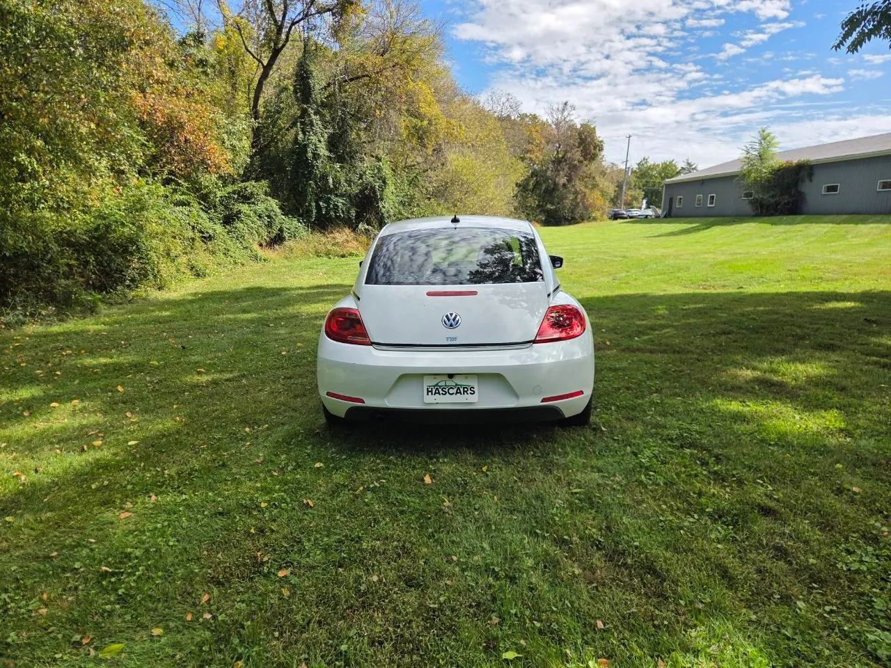 2015 Volkswagen Beetle — photo 7 of 30