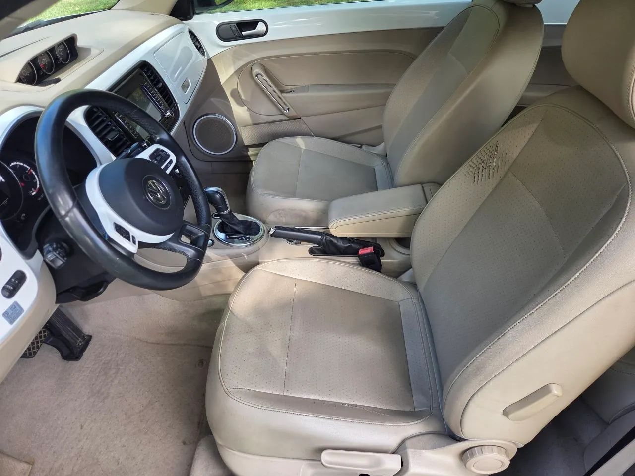 2015 Volkswagen Beetle — photo 22 of 30