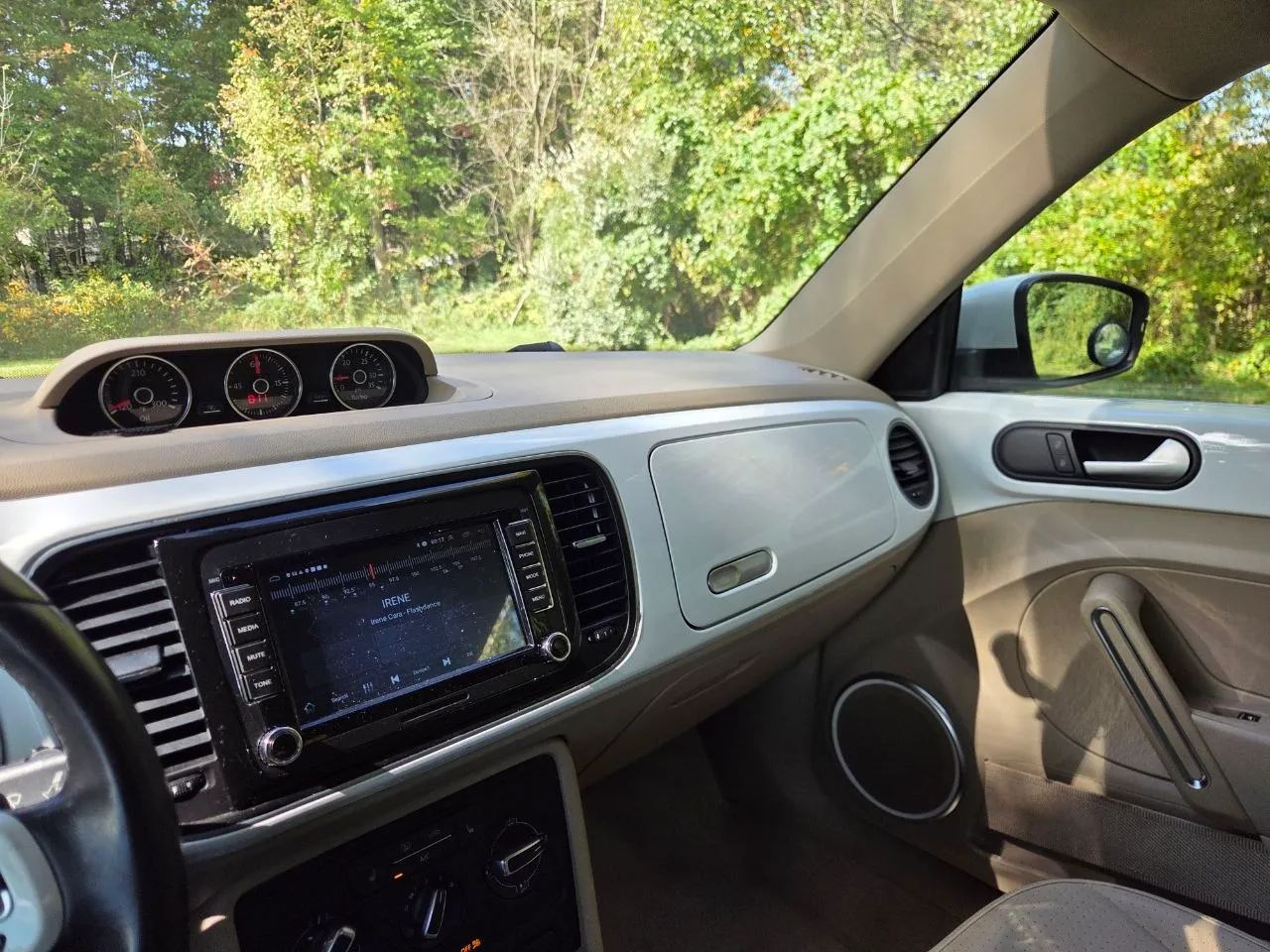 2015 Volkswagen Beetle — photo 27 of 30