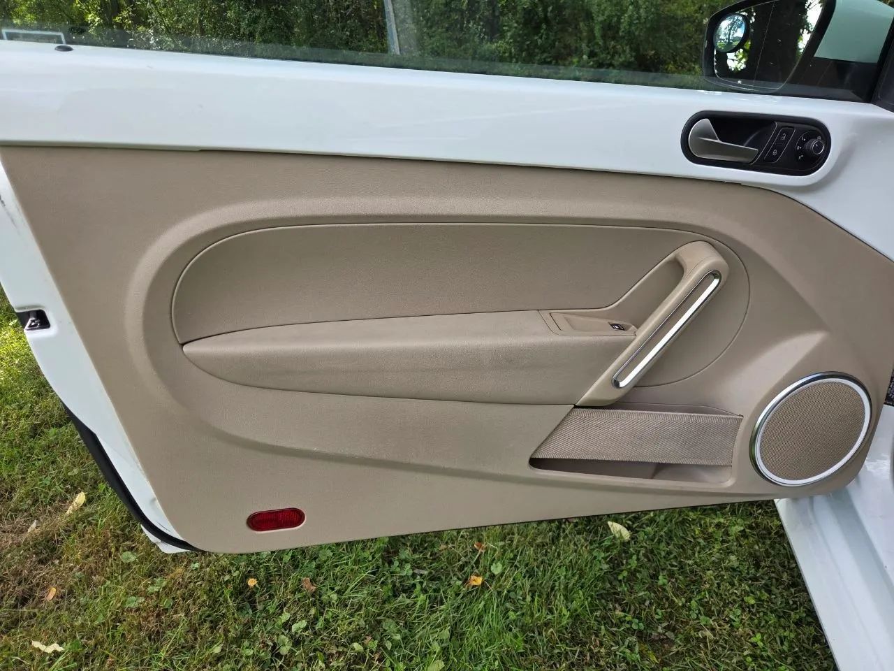 2015 Volkswagen Beetle — photo 23 of 30