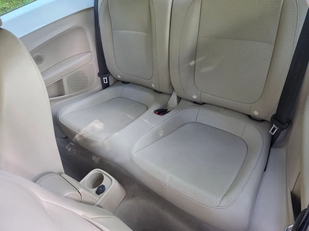 2015 Volkswagen Beetle — photo 28 of 30