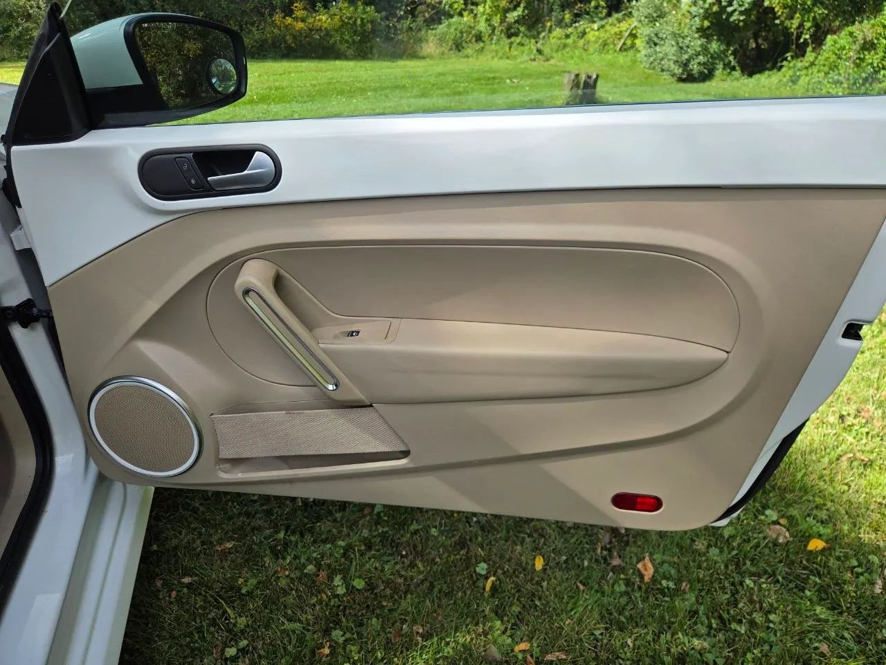 2015 Volkswagen Beetle — photo 25 of 30