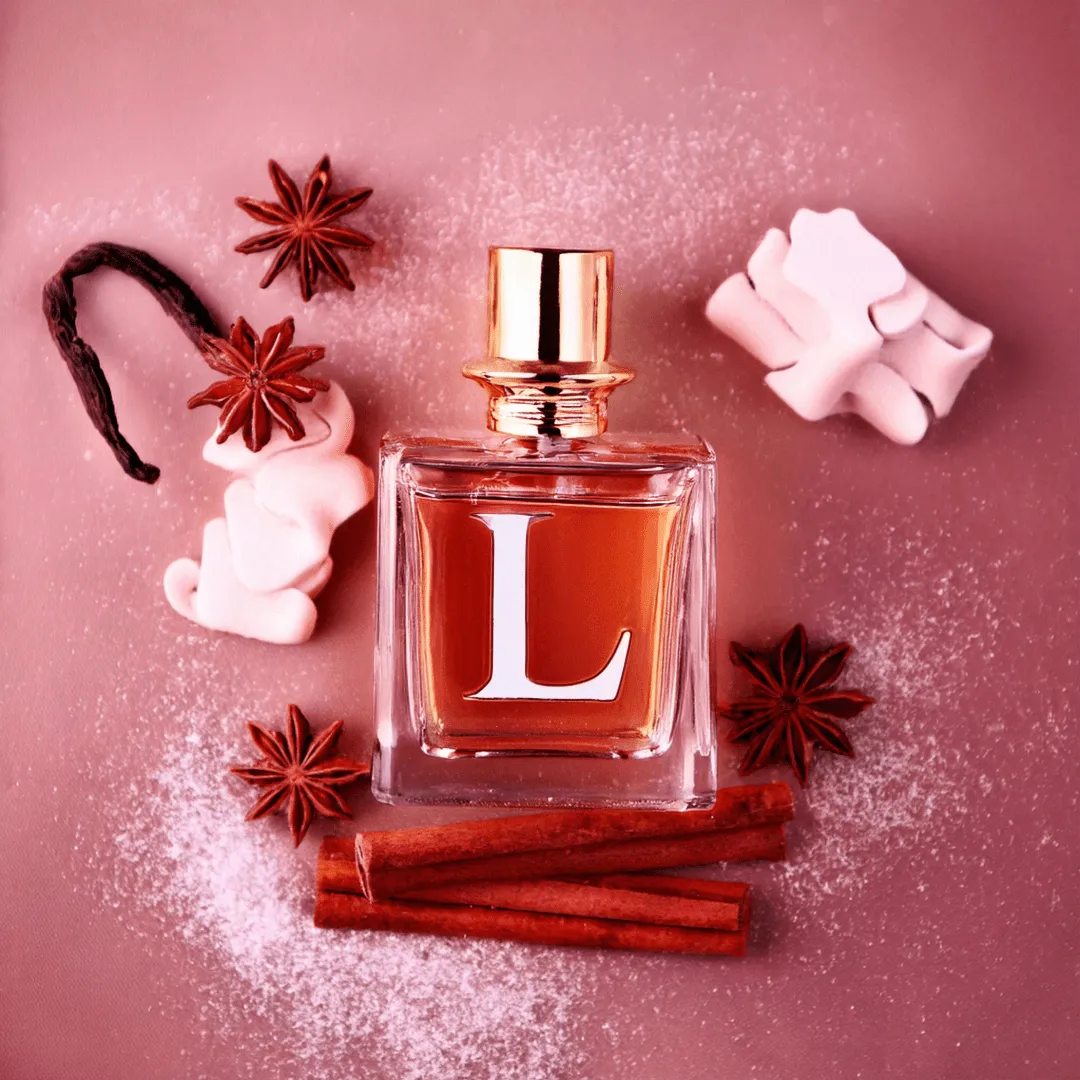 Seizoensparfumcollectie: wintergeuren met warme tonen van spar, cederhout en dennennaalden, herfstgeuren met kruidige kaneel, eikenhout en vanille, zomergeuren met verfrissende citroen, limoen en zeezout, en lentegeuren met bloemige lelies, grapefruit en sinaasappel voor een frisse start.