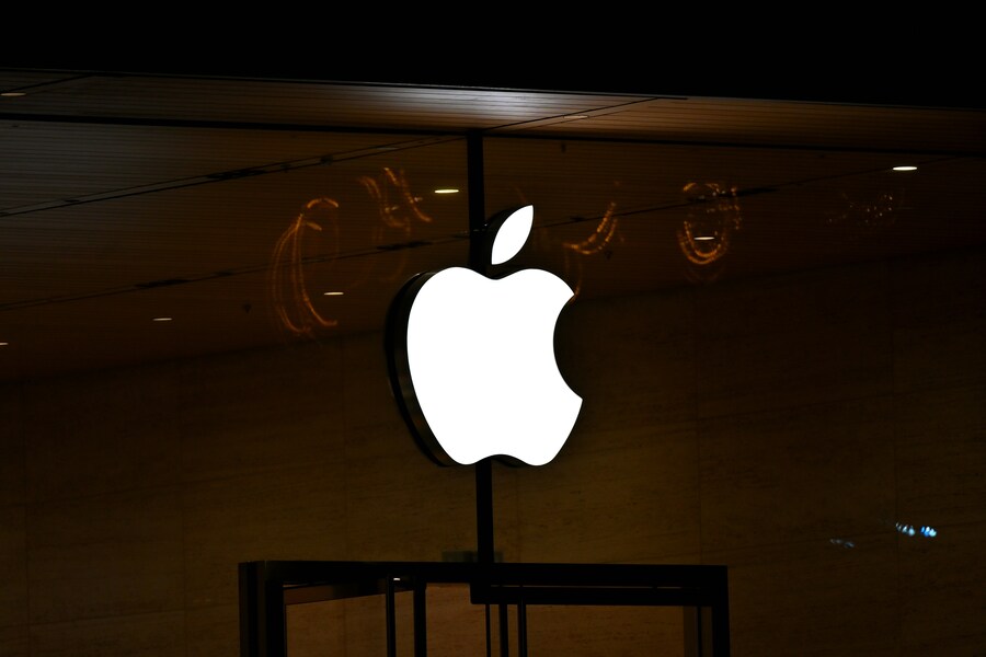 Apple builds internal chatbot “Veritas” to test new AI-powered Siri