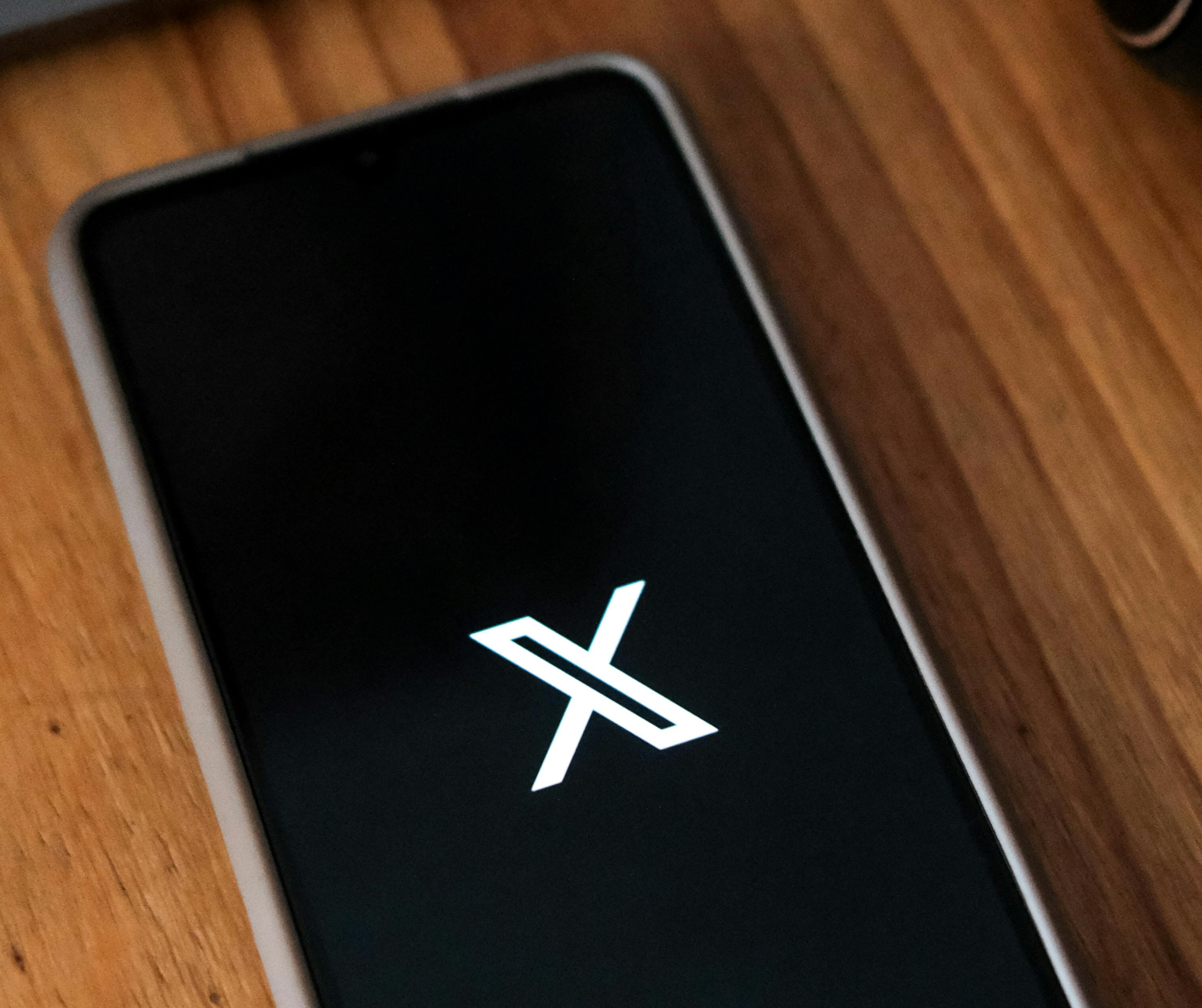 Elon Musk plans to relaunch Vine in an AI-powered format