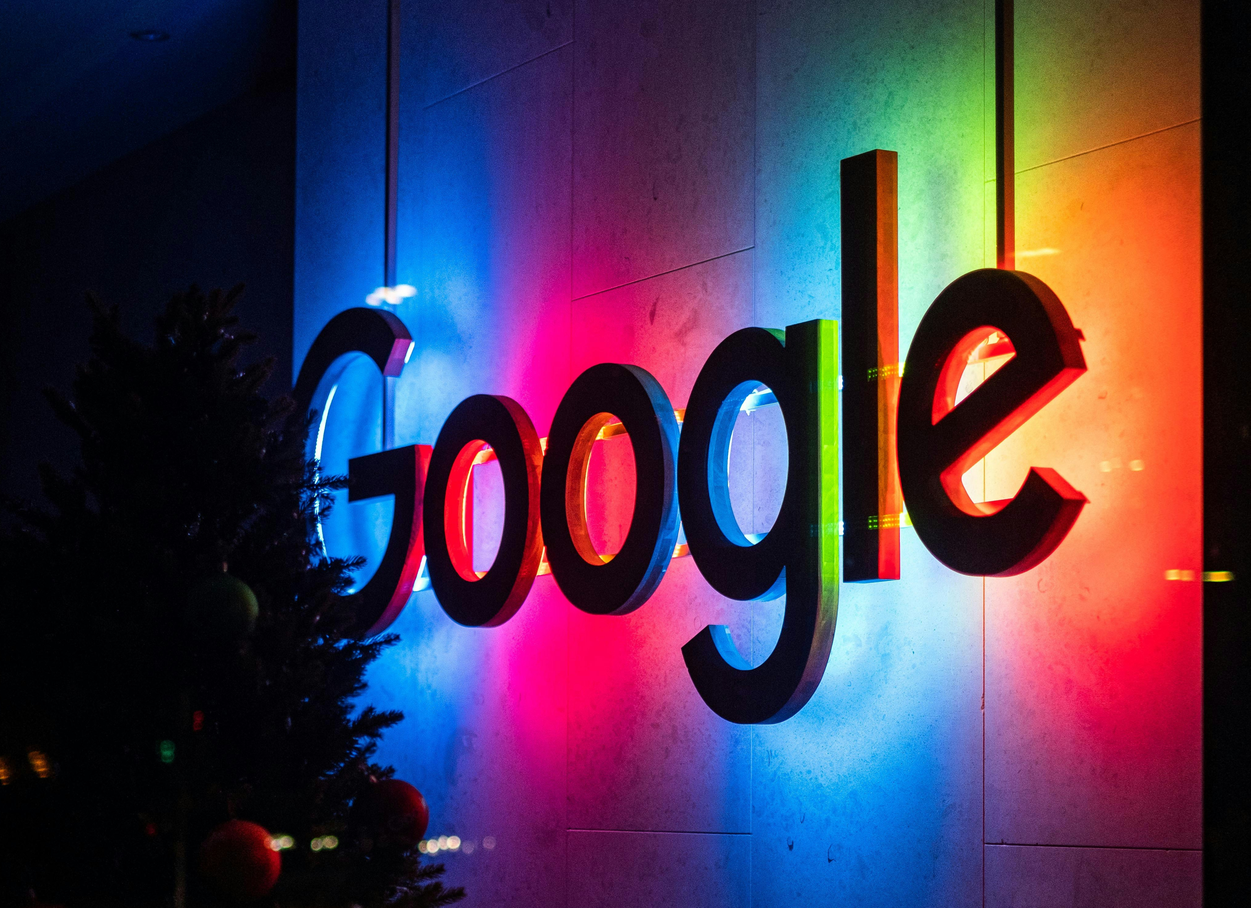 Google tests AI-generated backgrounds for Shopping Ads