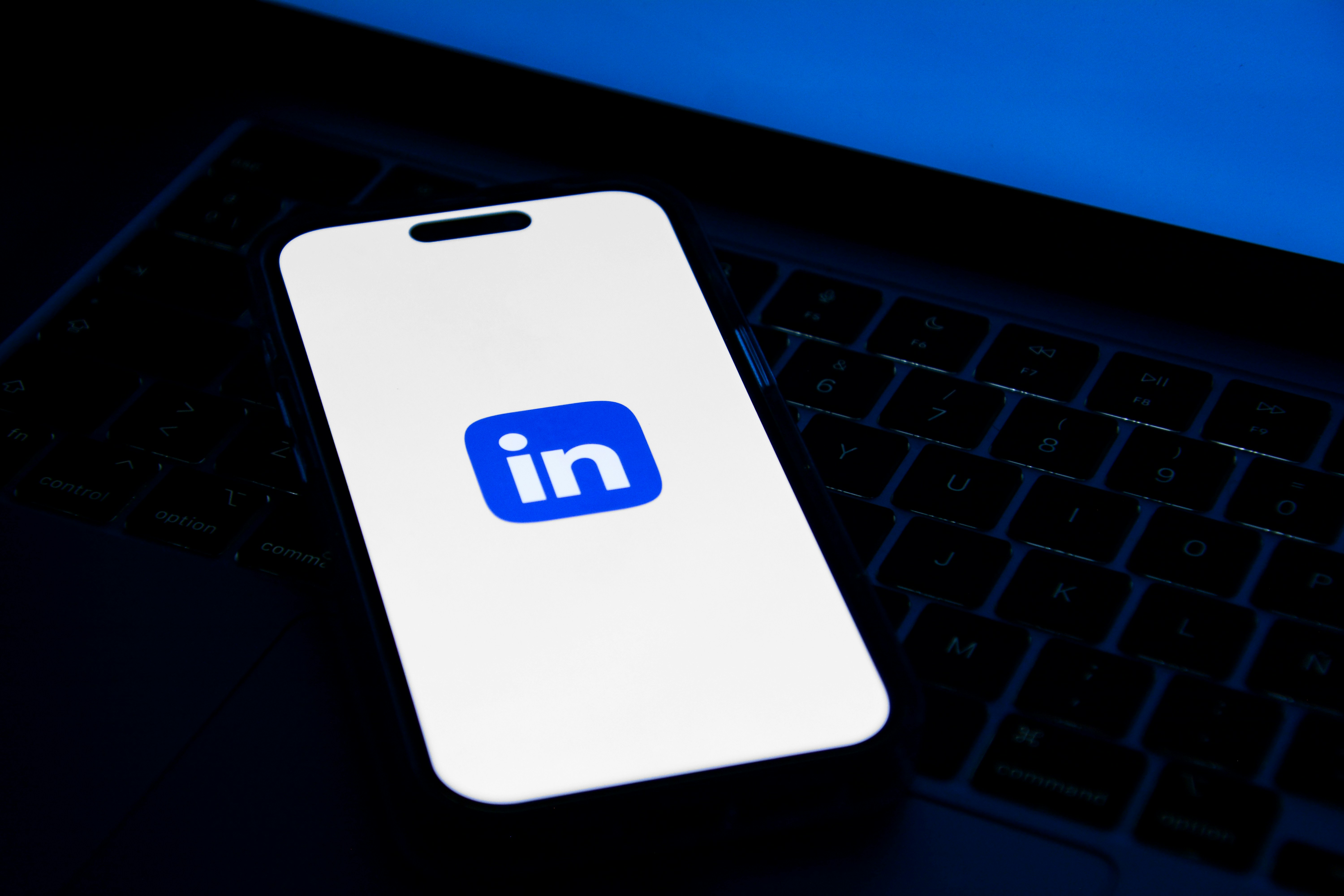 LinkedIn tests a new vertical video format in its main Feed