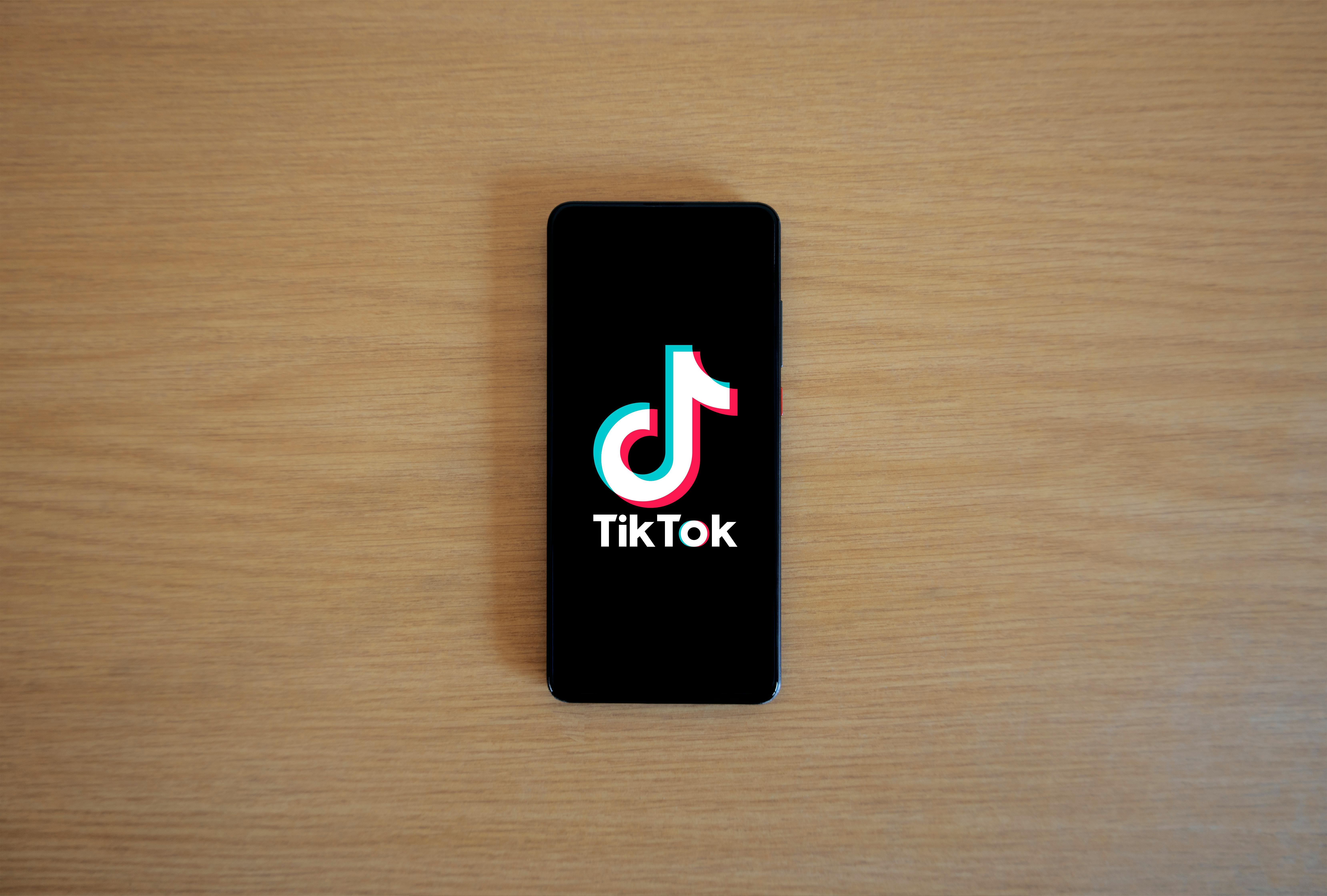 TikTok tests new 'Reviews' tab directly in video comments section