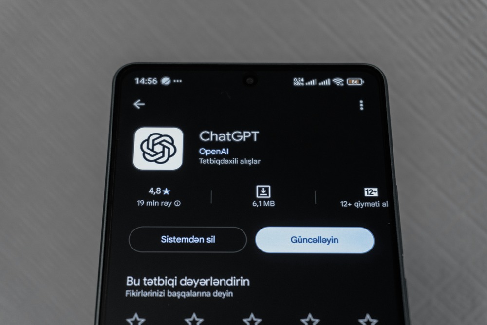 ChatGPT app page on smartphone showing OpenAI logo, 4.8-star rating, 19M reviews, 6.1 MB size, and update/delete buttons in Azerbaijani.