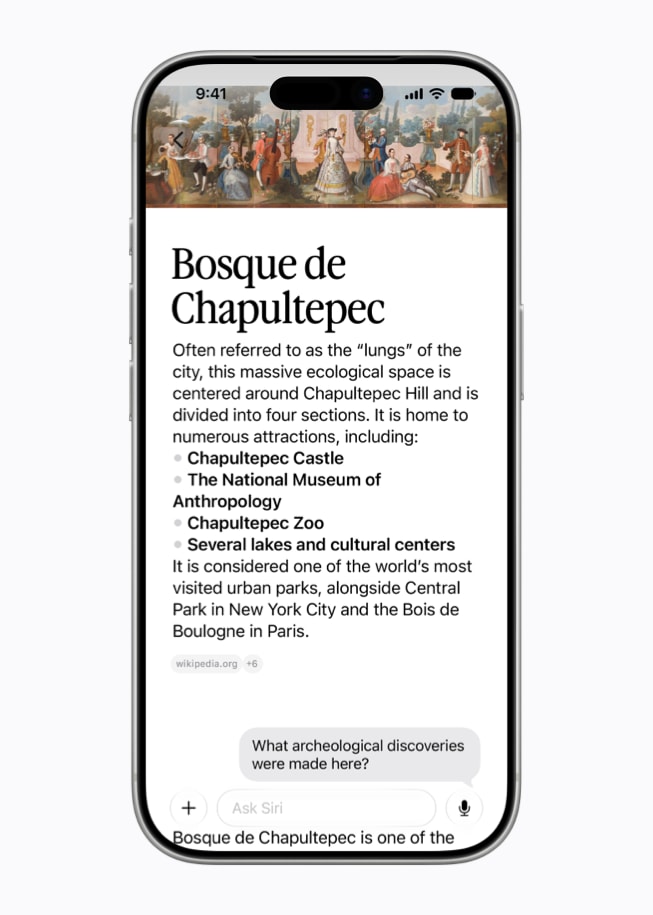 On iPhone 17 Pro, a user chats with Siri AI about Bosque de Chapultepec.