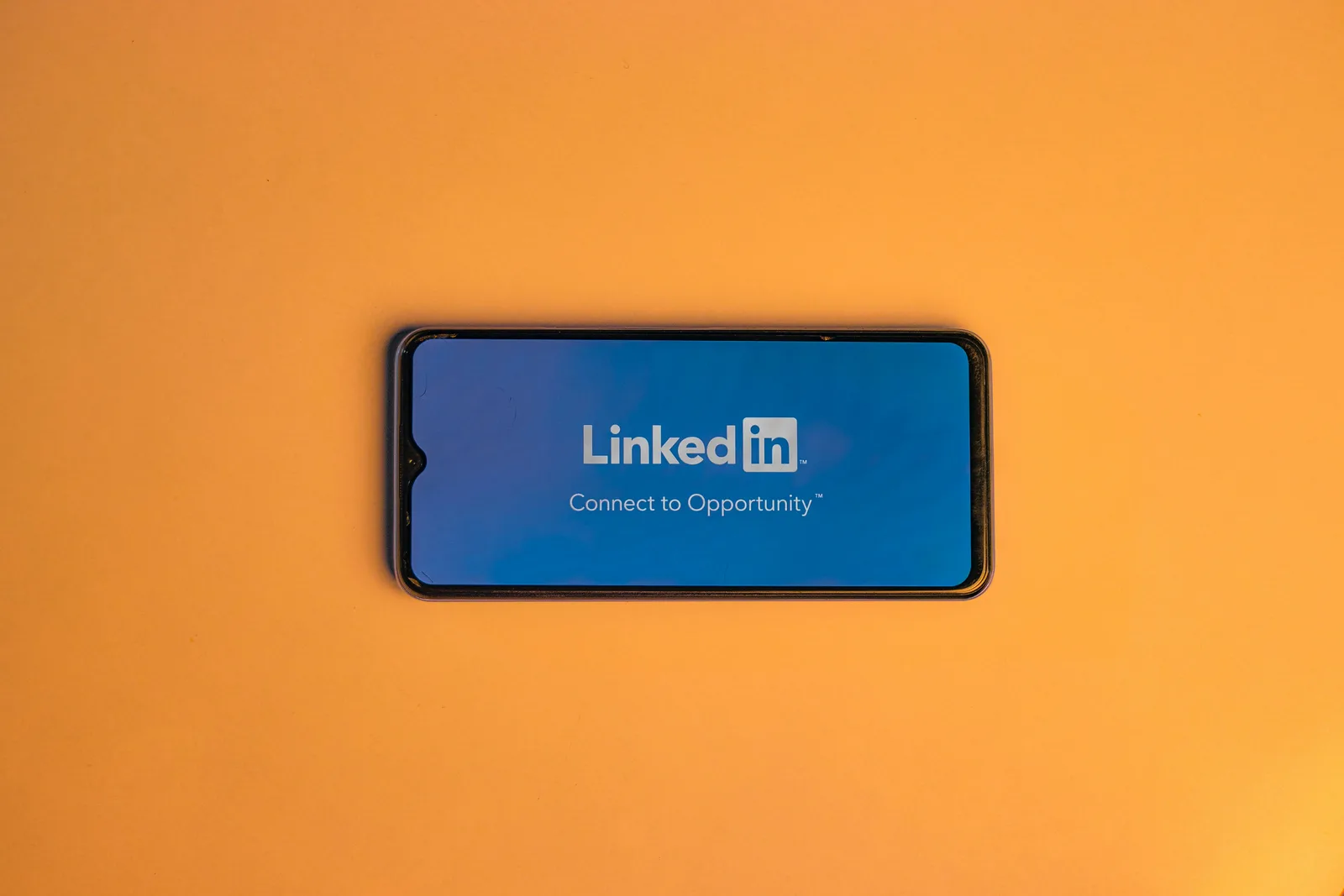 LinkedIn expands its full-screen vertical video display to desktop users