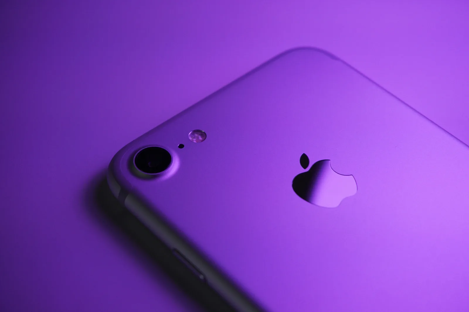 Publishers block Apple Intelligence from accessing their websites
