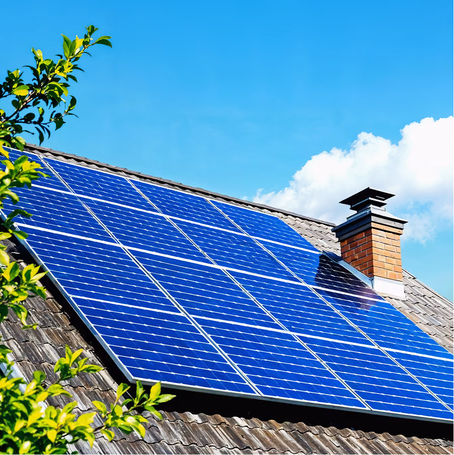 Modernes Haus mit Solaranlage