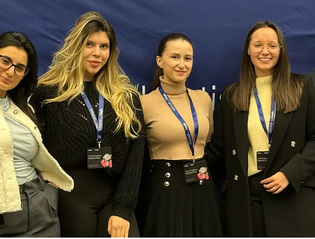 Two girls from Brain Donors team on marketing event